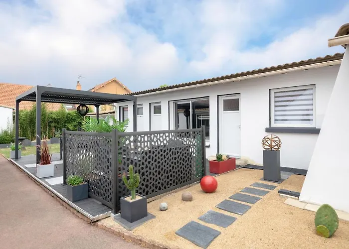 Maison Pour 6. 700m De La