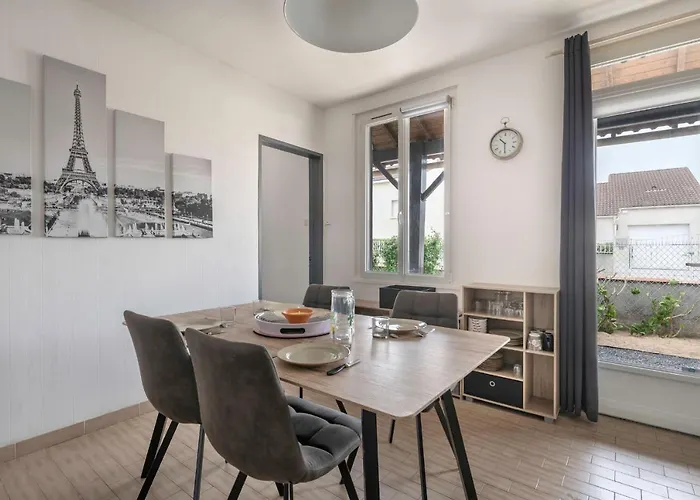 Vakantiehuis Maison Pour 6. 700m De La *